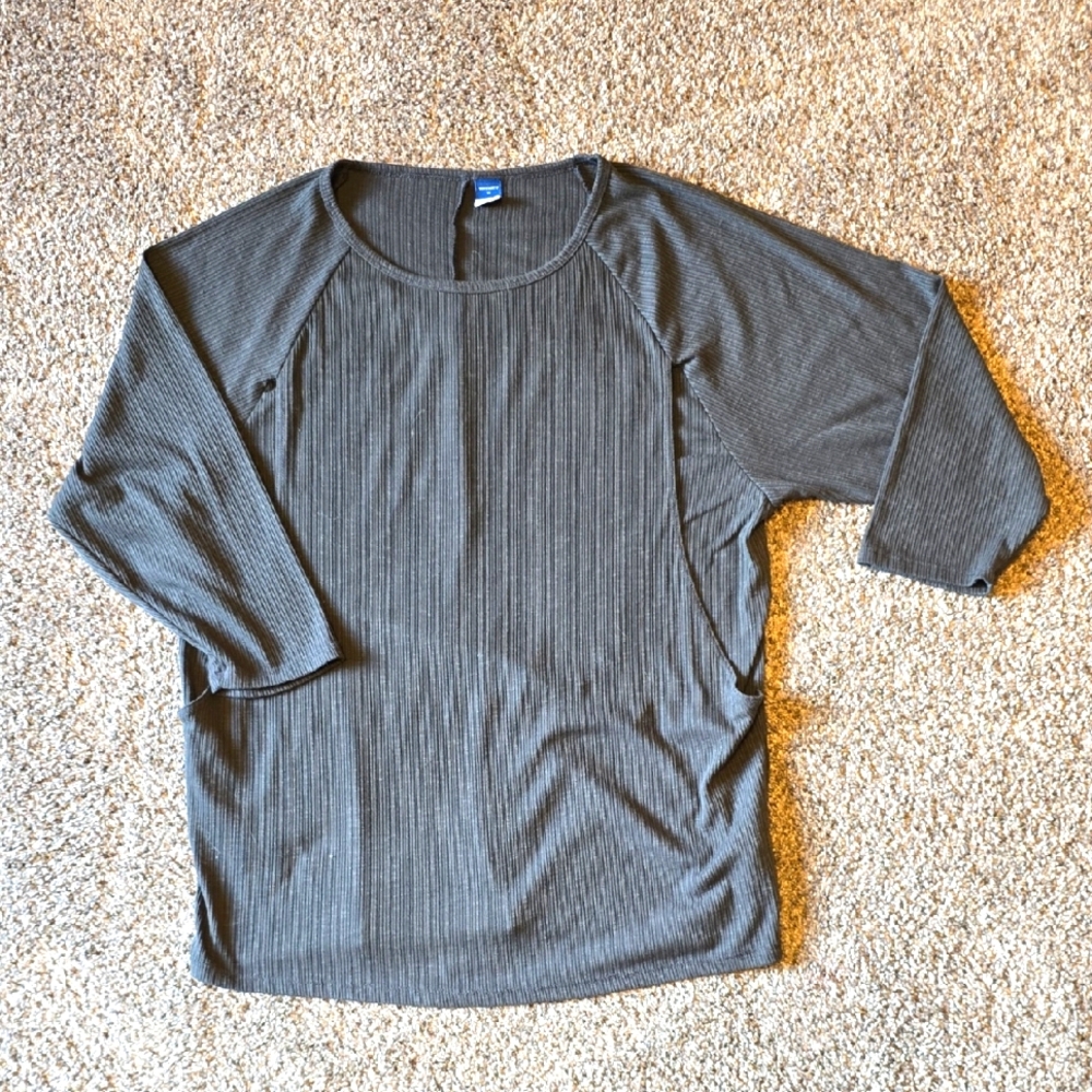 Old Navy Gray Ribbed 3/4 Sleeve Nursing Maternity Top